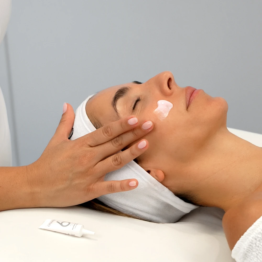 Aplicación profesional de Golden Age Intense Casmara en cabina